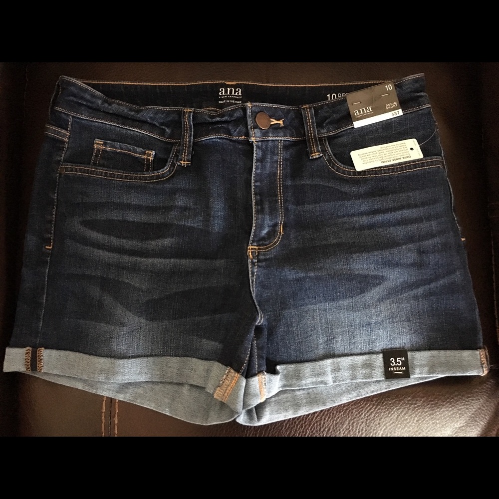 NWT Ana Shorts